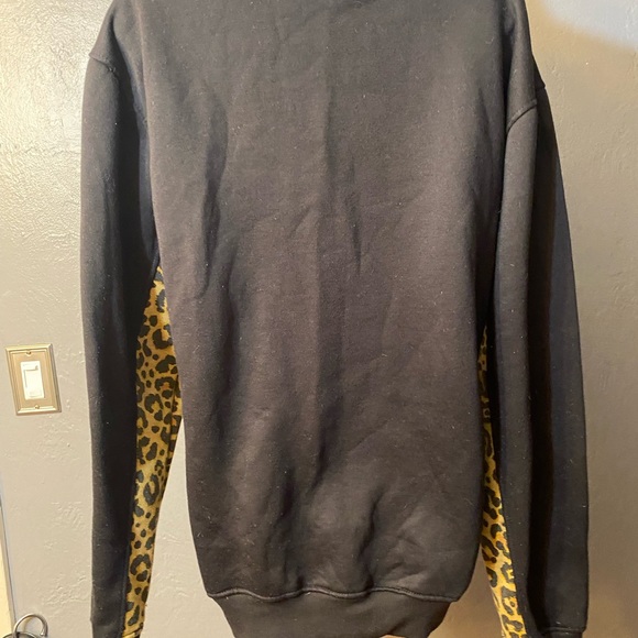 SCREENSHOT Black Animal Print Teddybear Sweatshirt - Picture 12 of 14
